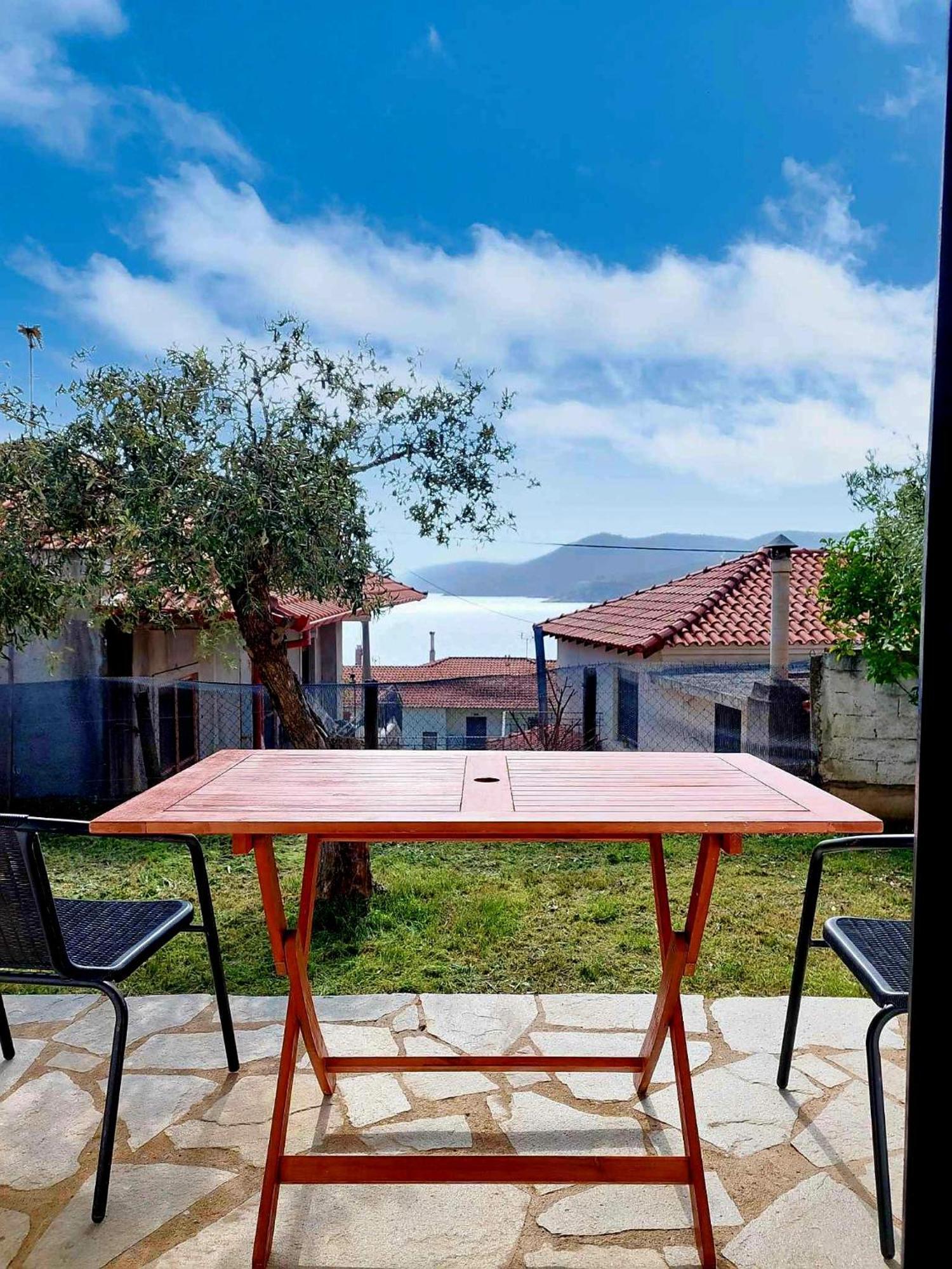 Dora'S House Comfortable Apartment With A Yard And View Pyrgadikia Exterior foto
