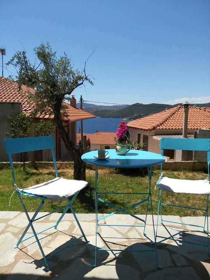 Dora'S House Comfortable Apartment With A Yard And View Pyrgadikia Exterior foto