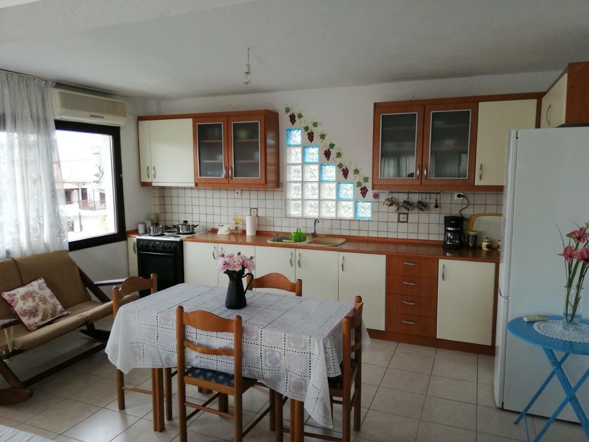 Dora'S House Comfortable Apartment With A Yard And View Pyrgadikia Exterior foto